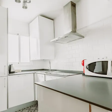 Spacious Apartment *